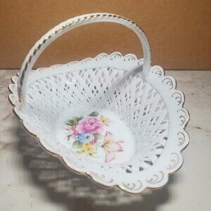 VINTAGE MOGA Hand-Made/Painted Romanian Lace Weave Floral Basket Delicate EUC